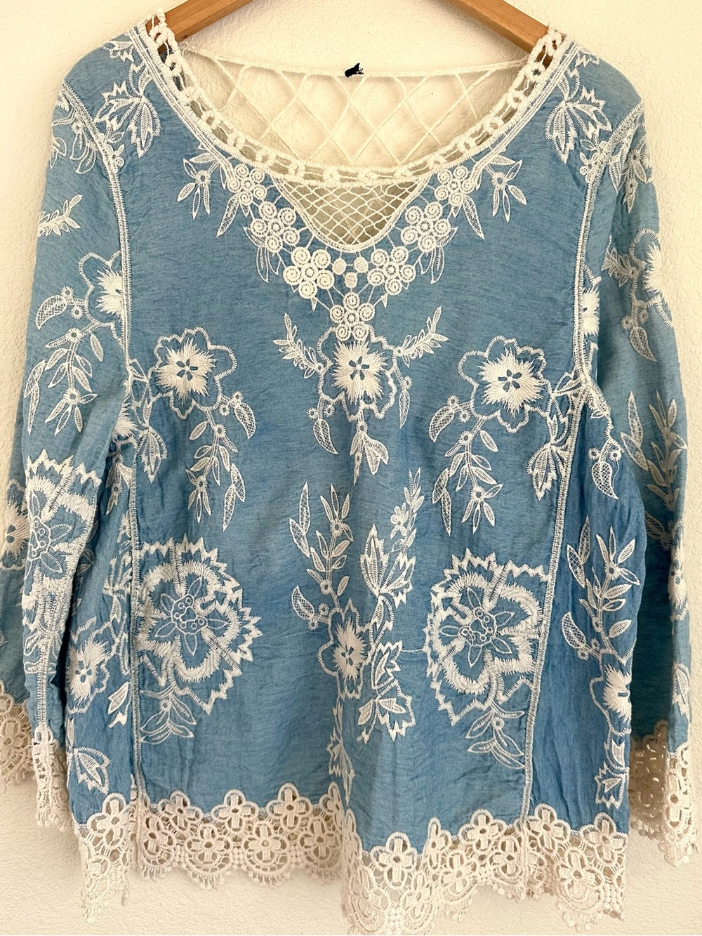Boho Embroidered Lace Blouse Blue & Cream Crochet Trim EUC
